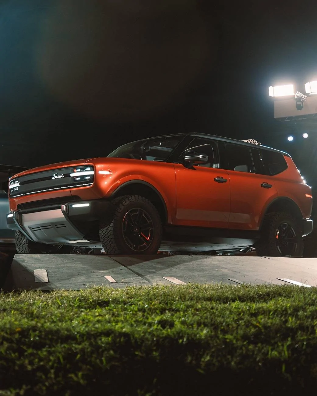 scout traveler terra lighting night time photos2.webp