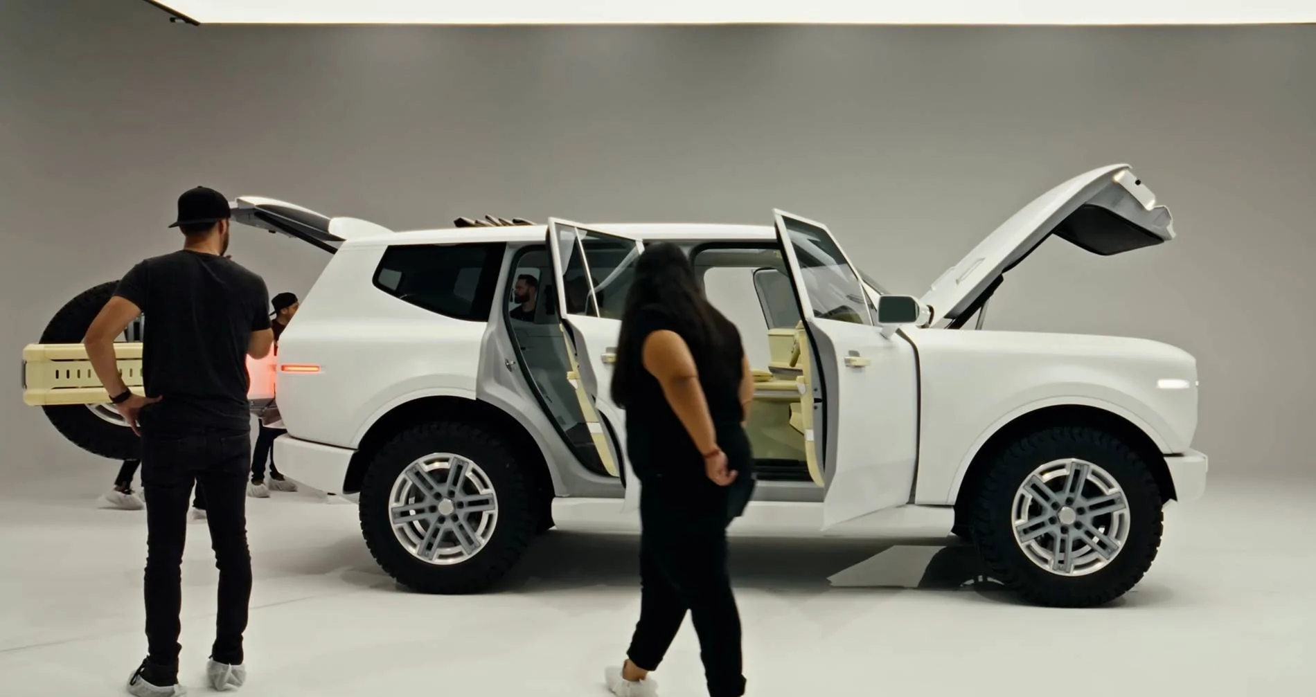 white scout traveler.webp