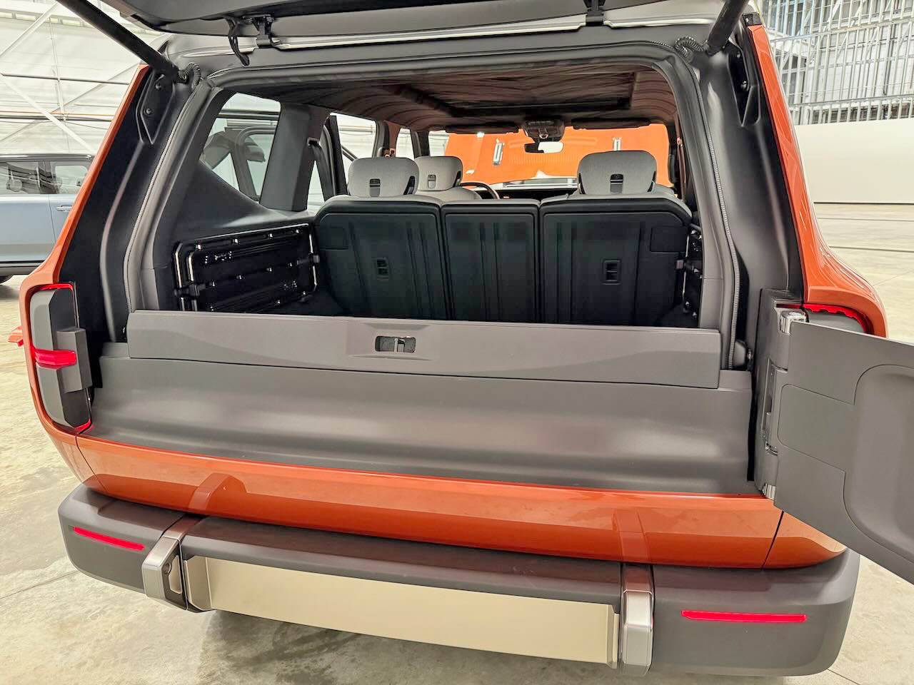 Rear Window Flip-Up on Scout Traveler Liftgate 40:20:40 split bench seat.jpeg