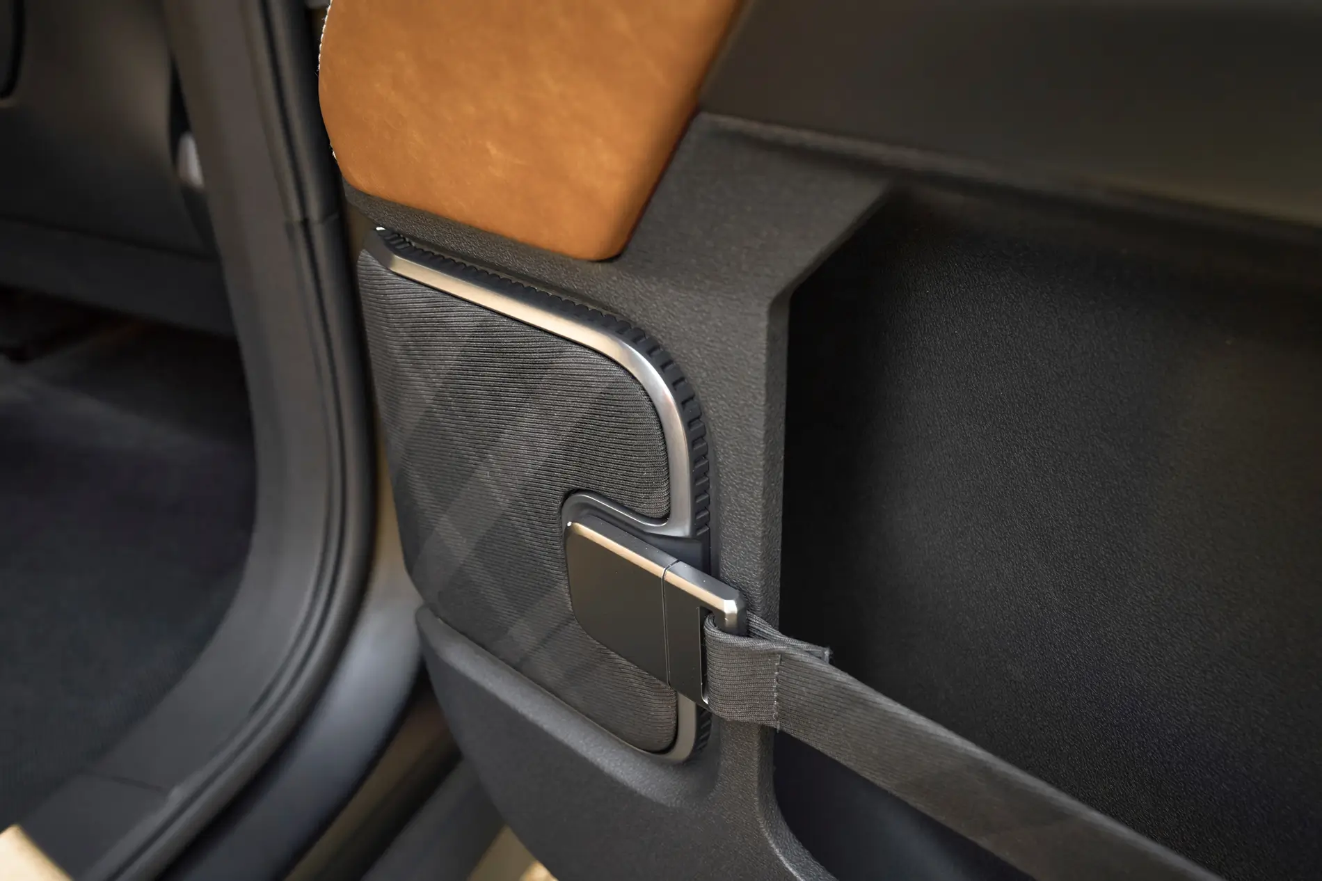 traveler back door interior 28 .webp